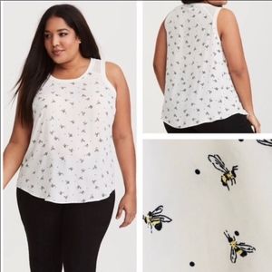 Torrid NWOT bee/dot print shirt